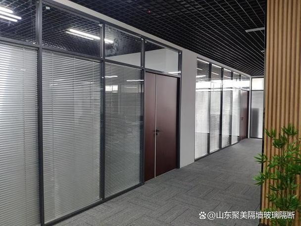 雙玻百葉隔斷 打造舒適辦公空間的首選玻璃隔斷產品